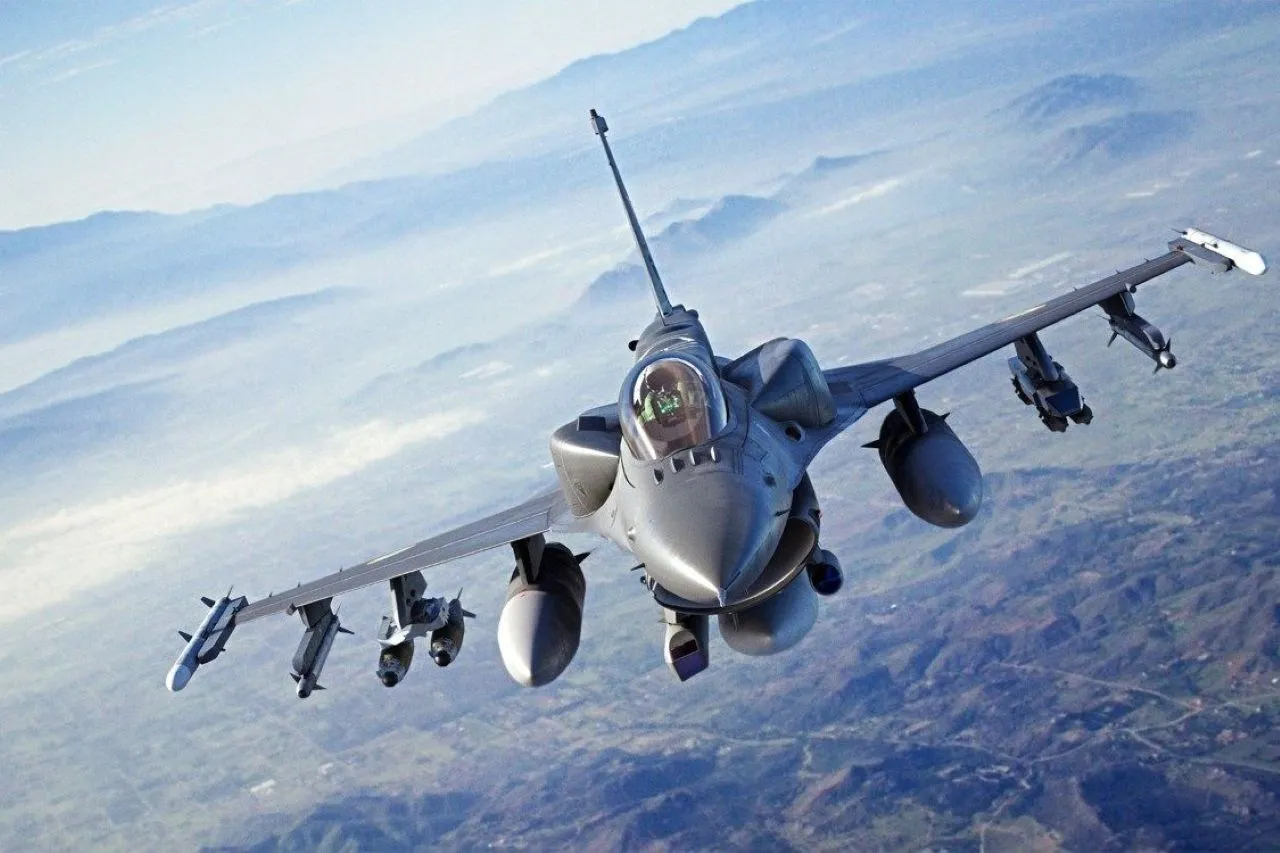 Бельгия отправляет Киеву семь истребителей F-16, из которых четыре – «доноры»