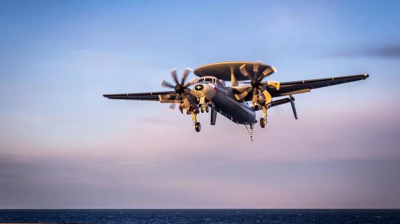 «Едва не потеряли самолёт-разведчик»: инцидент с E-2C Hawkeye ВМС Франции