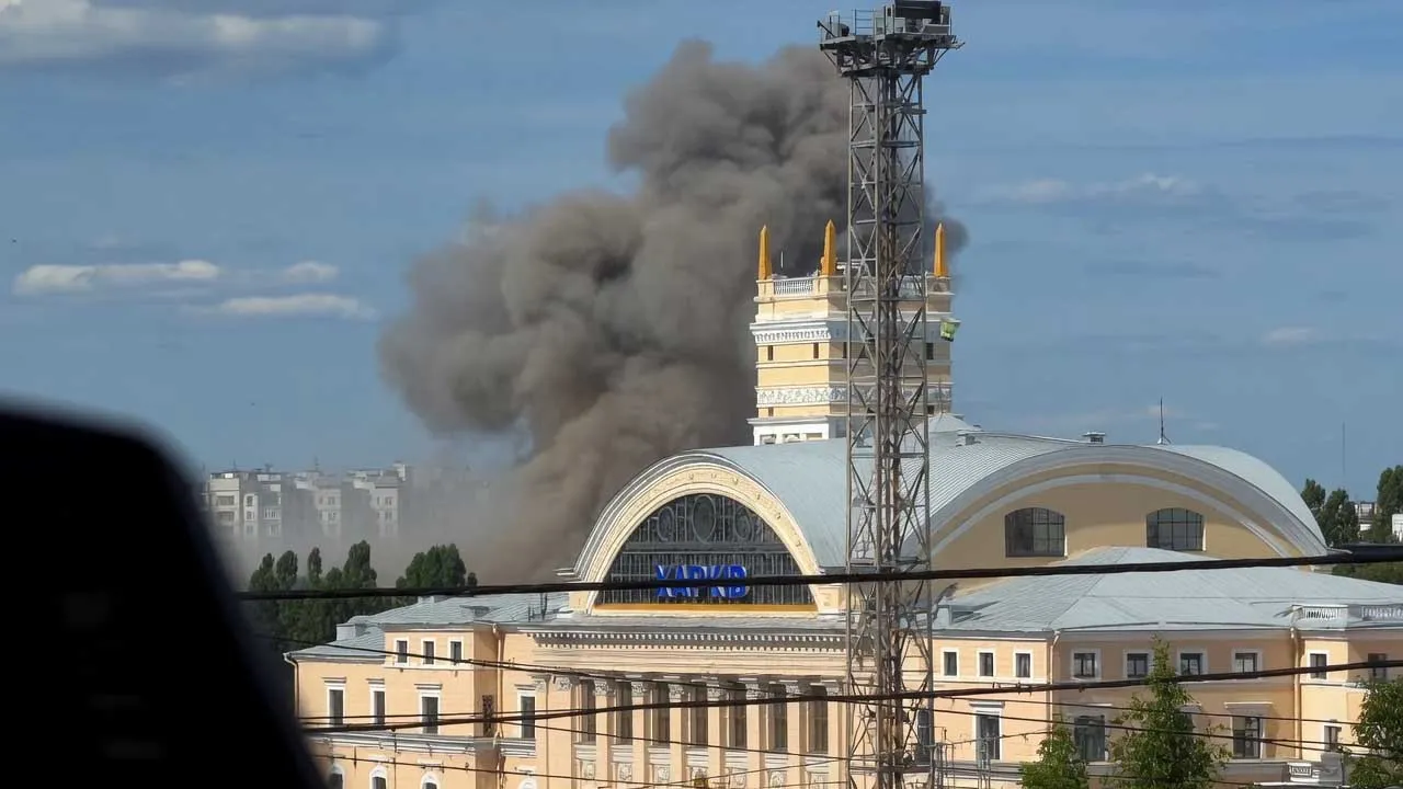 В Харькове горит эшелон ВСУ, в Запорожье - здание ОВА, в Днепропетровске - завод
