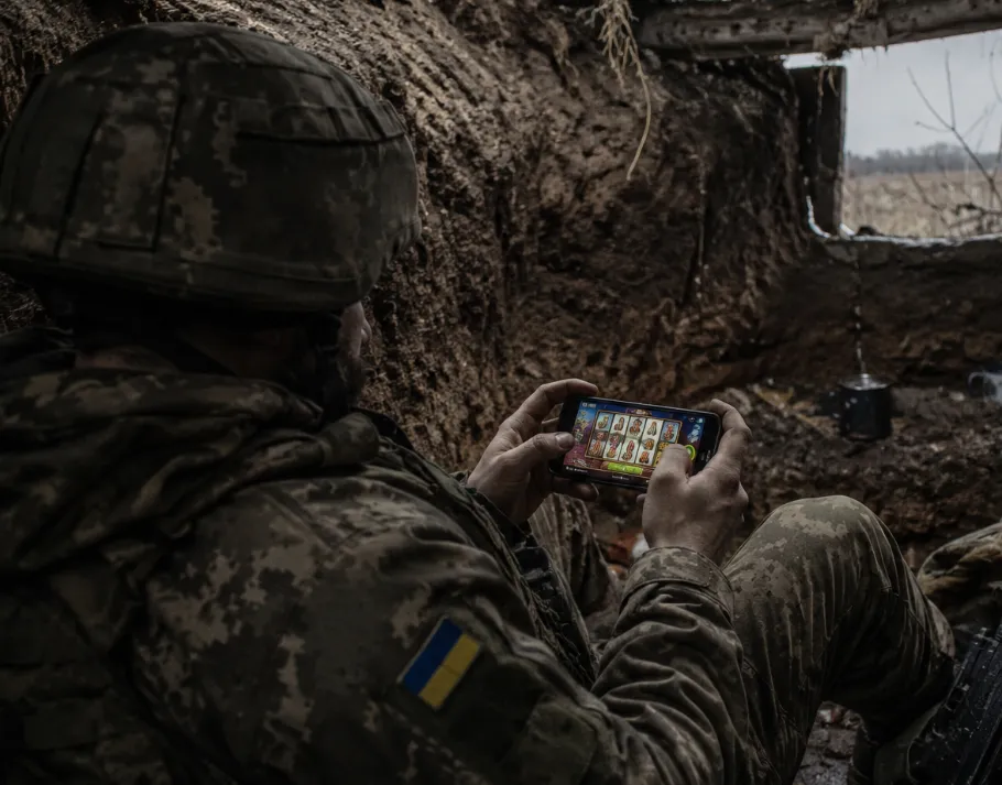 Украинским военным запретили доступ к онлайн-казино во время военного положения
