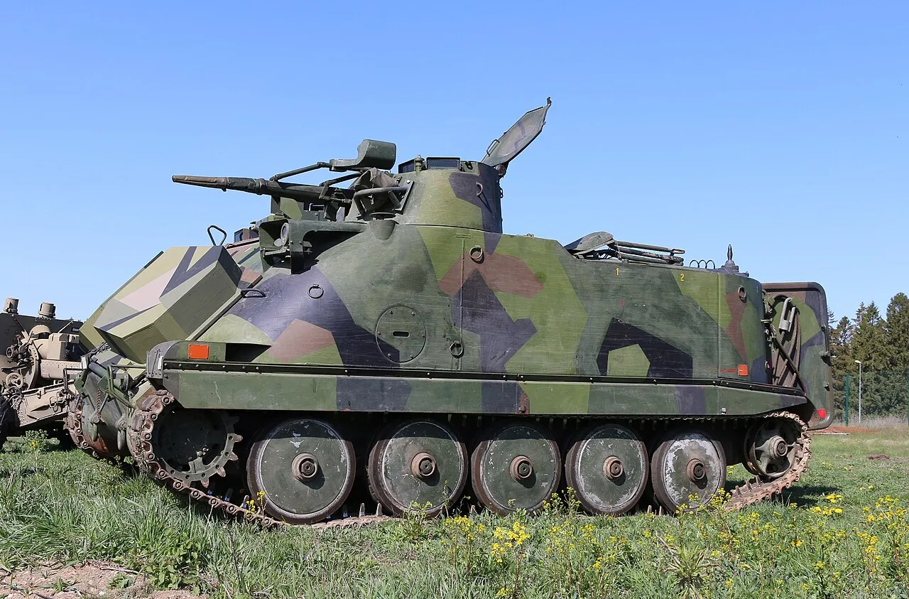 Показаны кадры уничтожения нашими операторами БПЛА шведского БТР Pbv 302 ВСУ