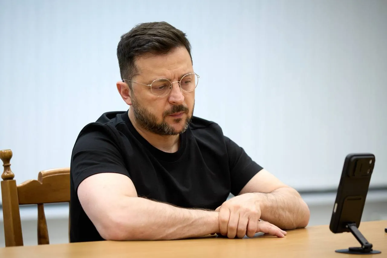Игра на публику: Зеленский не хочет ехать в Москву и предлагает встречу в Турции