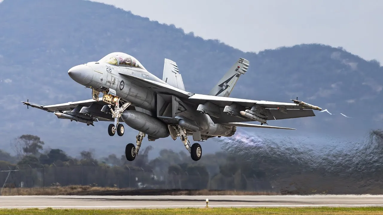 Тренировочный вылет истребителя F/A-18 Hornet КМП ВМС США закончился падением