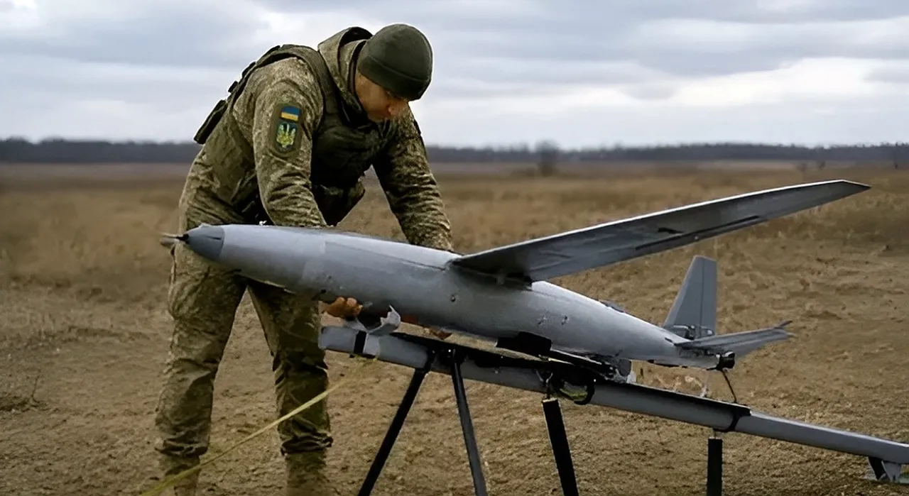 Видео: бензовоз увернулся от удара БПЛА Hornet на трассе в сторону Крыма