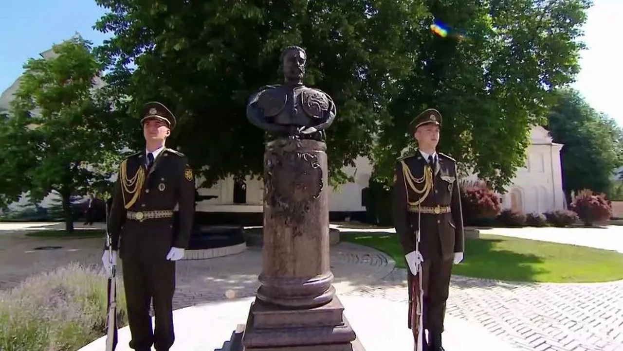 «Там, где Ленин упал, будет стоять Мазепа»: Зеленский о новом «украинском герое»
