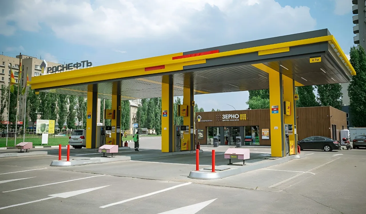Глава ПАО «Роснефть» гарантировал стабильное снабжение топливом потребителей