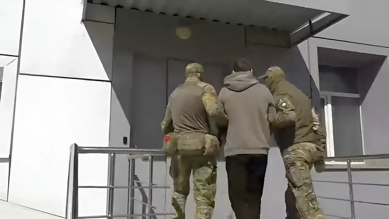 Трое завербованных украинскими спецслужбами россиян получили длительные сроки