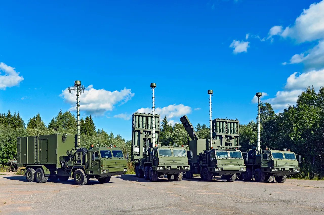 После массированной атаки украинских БПЛА Кронштадт закрывали на въезд и выезд