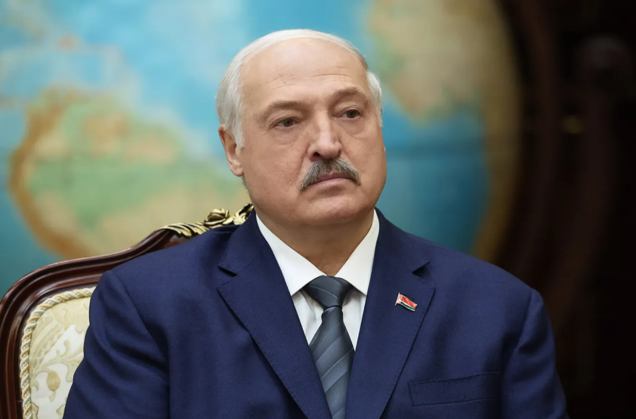 Подоляк призвал Лукашенко «молчать», если он хочет «дожить до пенсии»