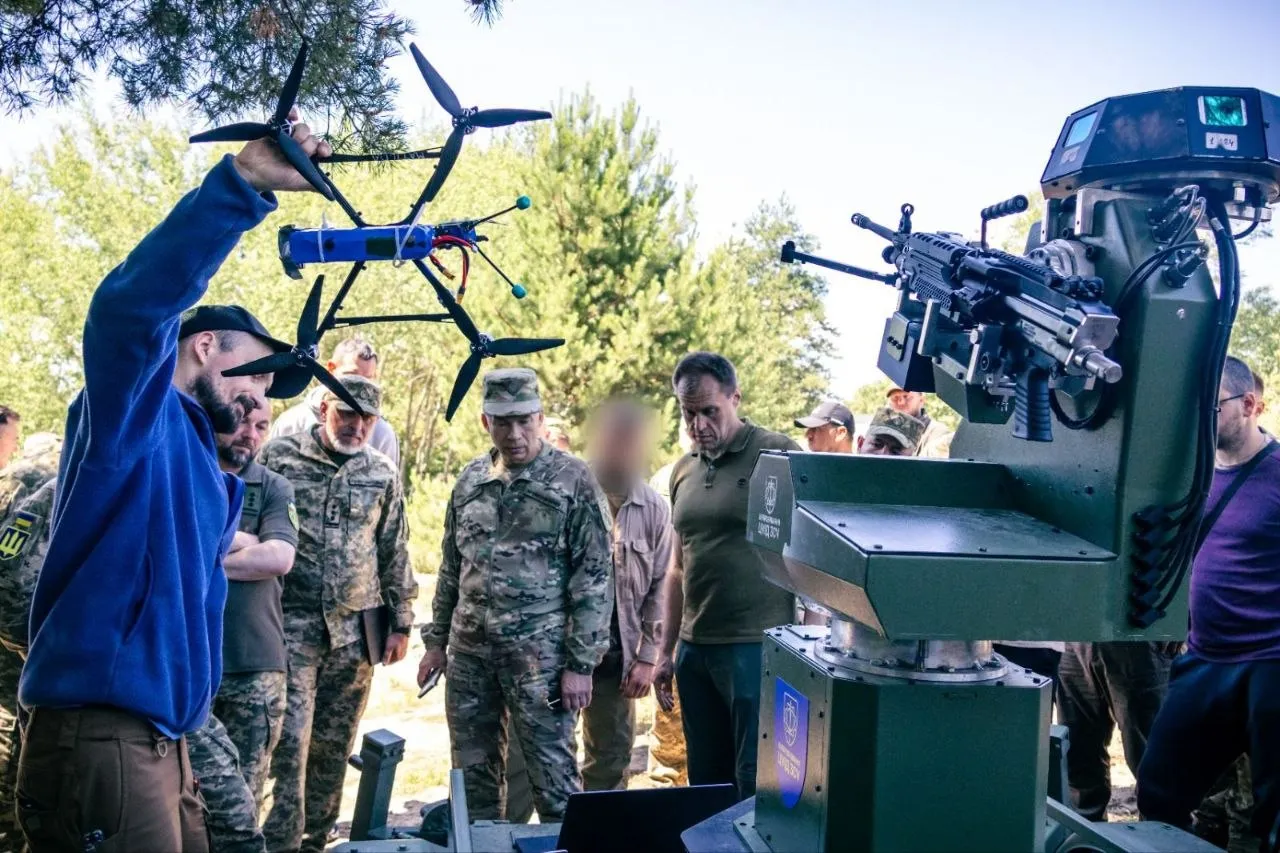 Сырский: ВС РФ наращивают применение FPV-дронов на линии боевого соприкосновения