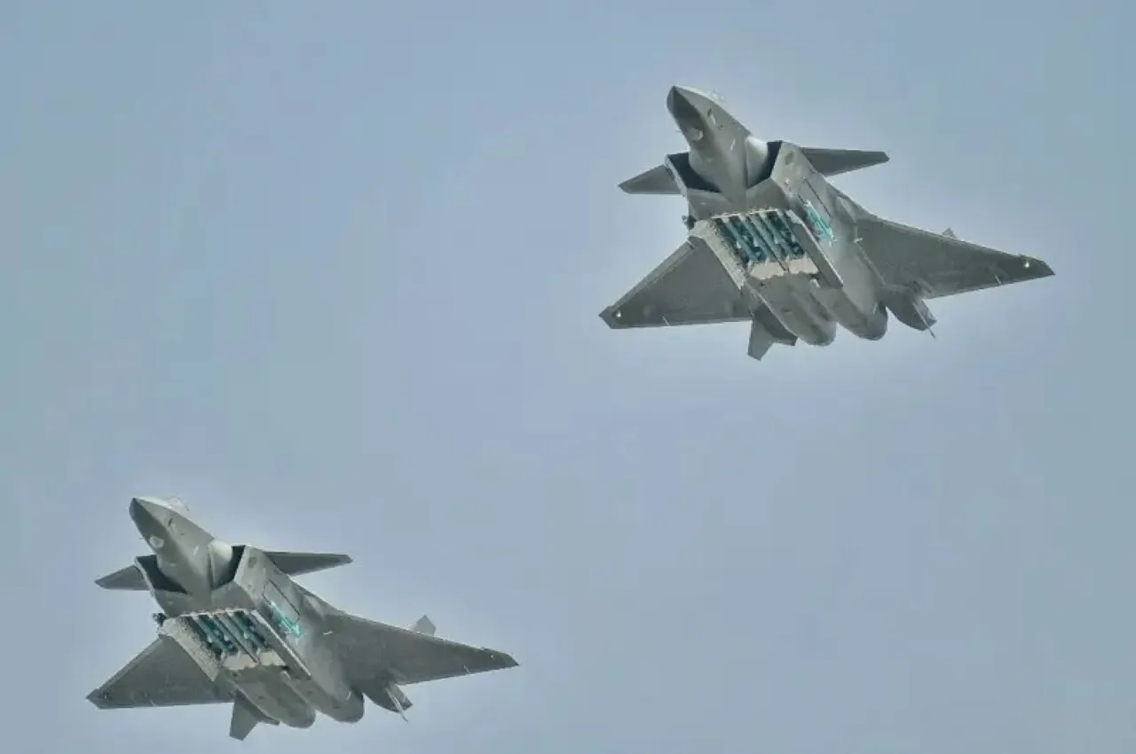 Новая китайская ракета «воздух-воздух» PL-16 сможет преодолевать более 300 км