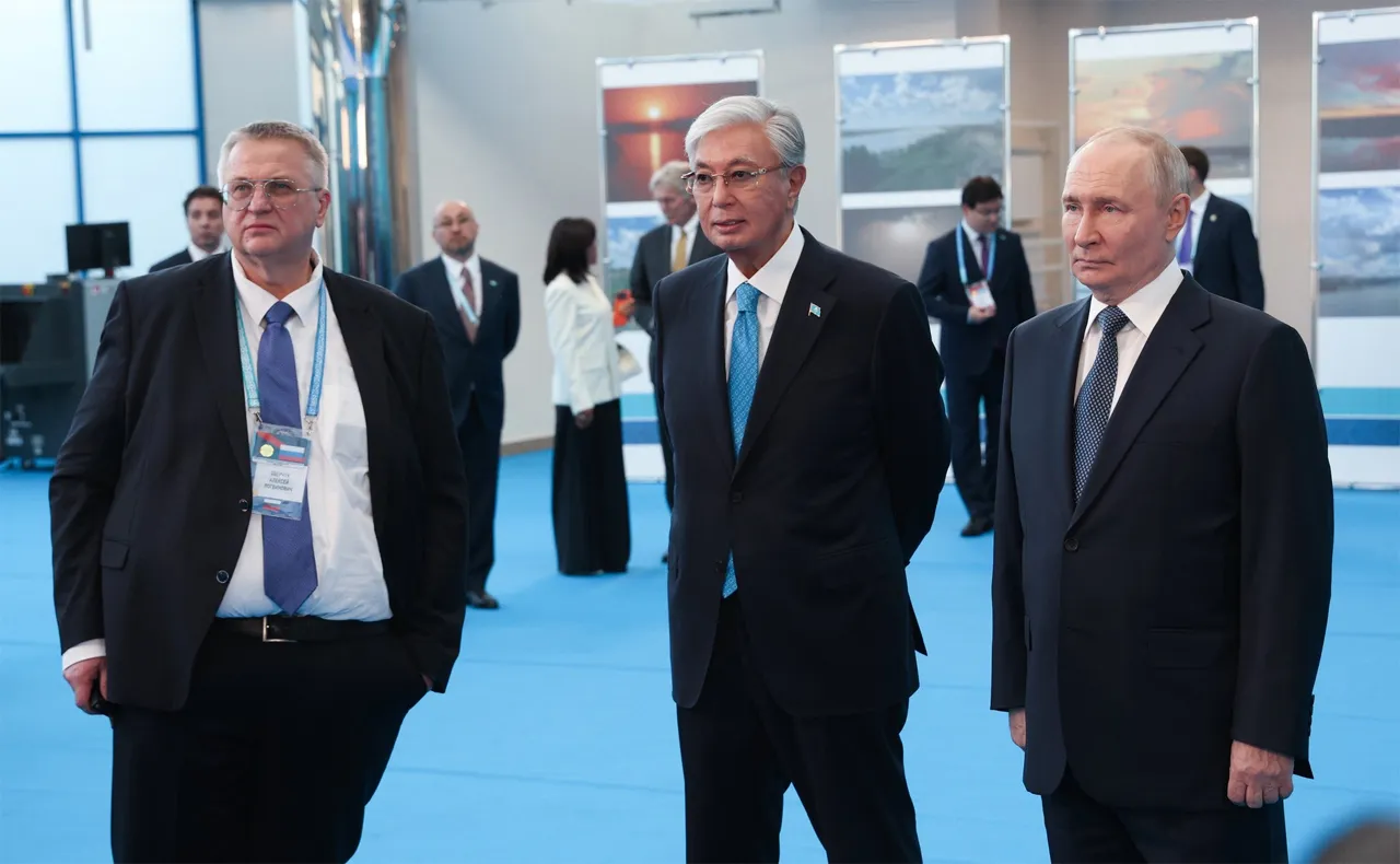 Токаев на встрече с Путиным предложил заморозить украинский конфликт