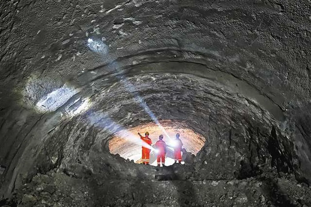 В Китае прорыт первый «скоростной» тоннель под рекой Янцзы