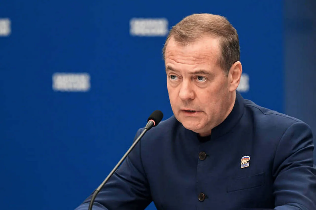 Медведев считает, что контроль Ирана над Ормузом равен обладанию ядерным оружием