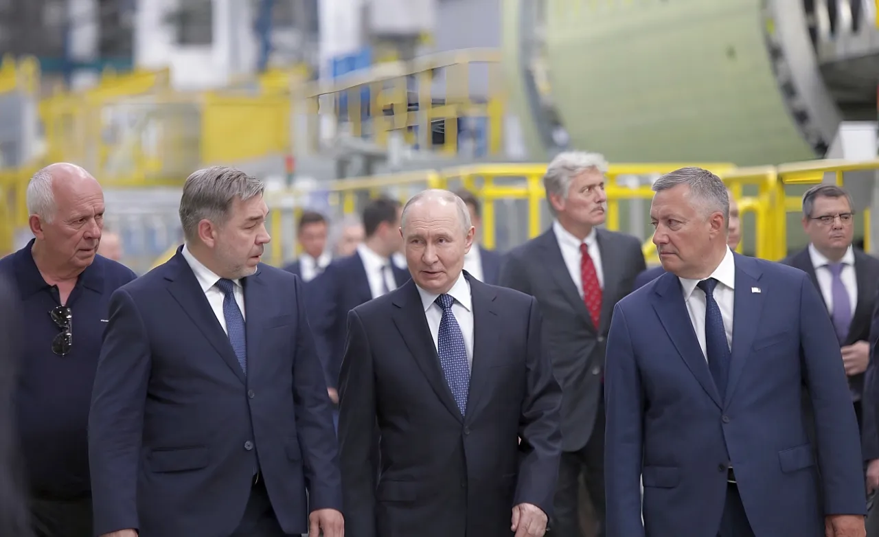 После вчерашнего заседания Совбеза президент РФ посетил Иркутский авиазавод