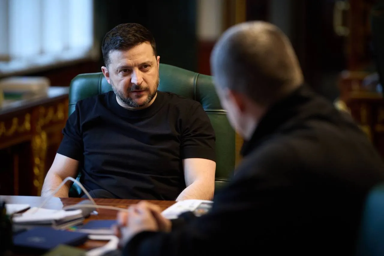 Зеленский опустился на четвертое место в рейтинге доверия населения Украины