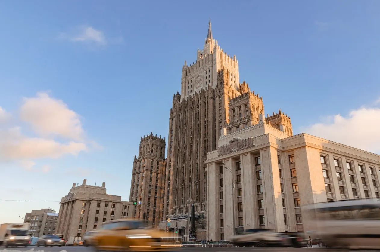 МИД назвал фальшивкой новости о вводе выездных виз для россиян
