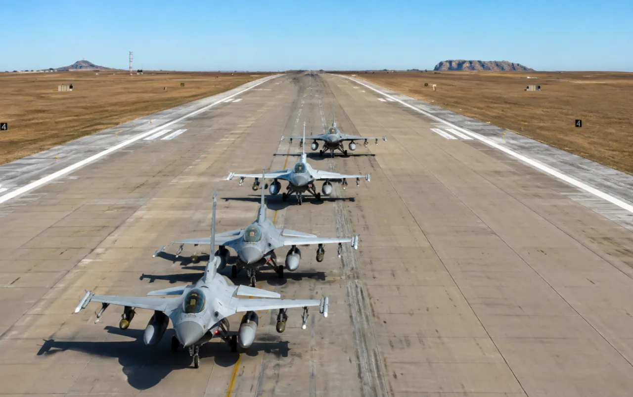 В США продолжат обучать украинских военных пилотированию F-16