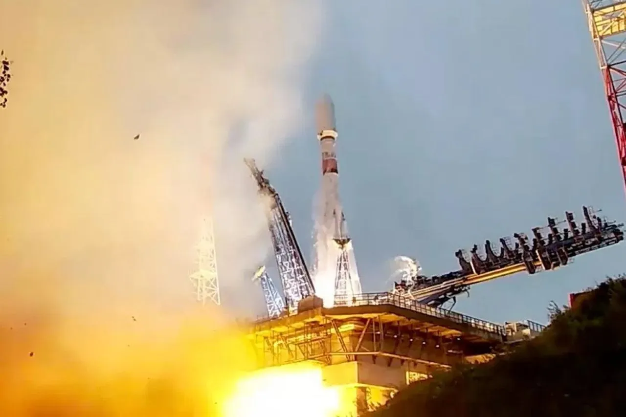 Северное сияние Плесецка: Минобороны РФ опубликовало видео запуска «Союз-2.1б»