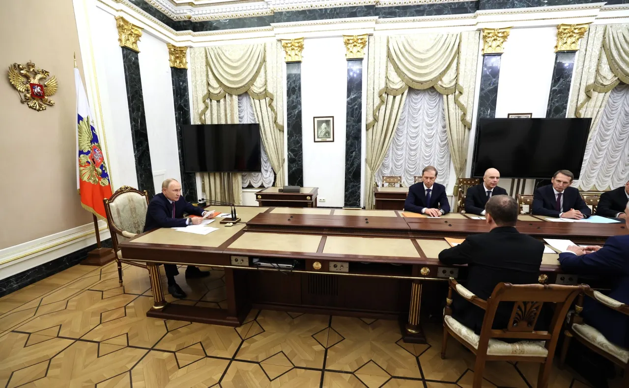 Путин видит на фронте надвигающиеся перемены в свою пользу - Bloomberg