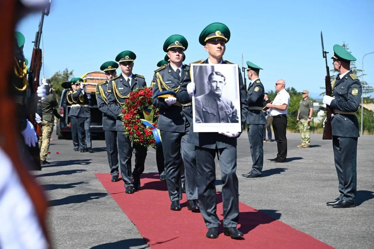 Перезахоронят под Киевом: на Украину доставлены останки первого главаря ОУН