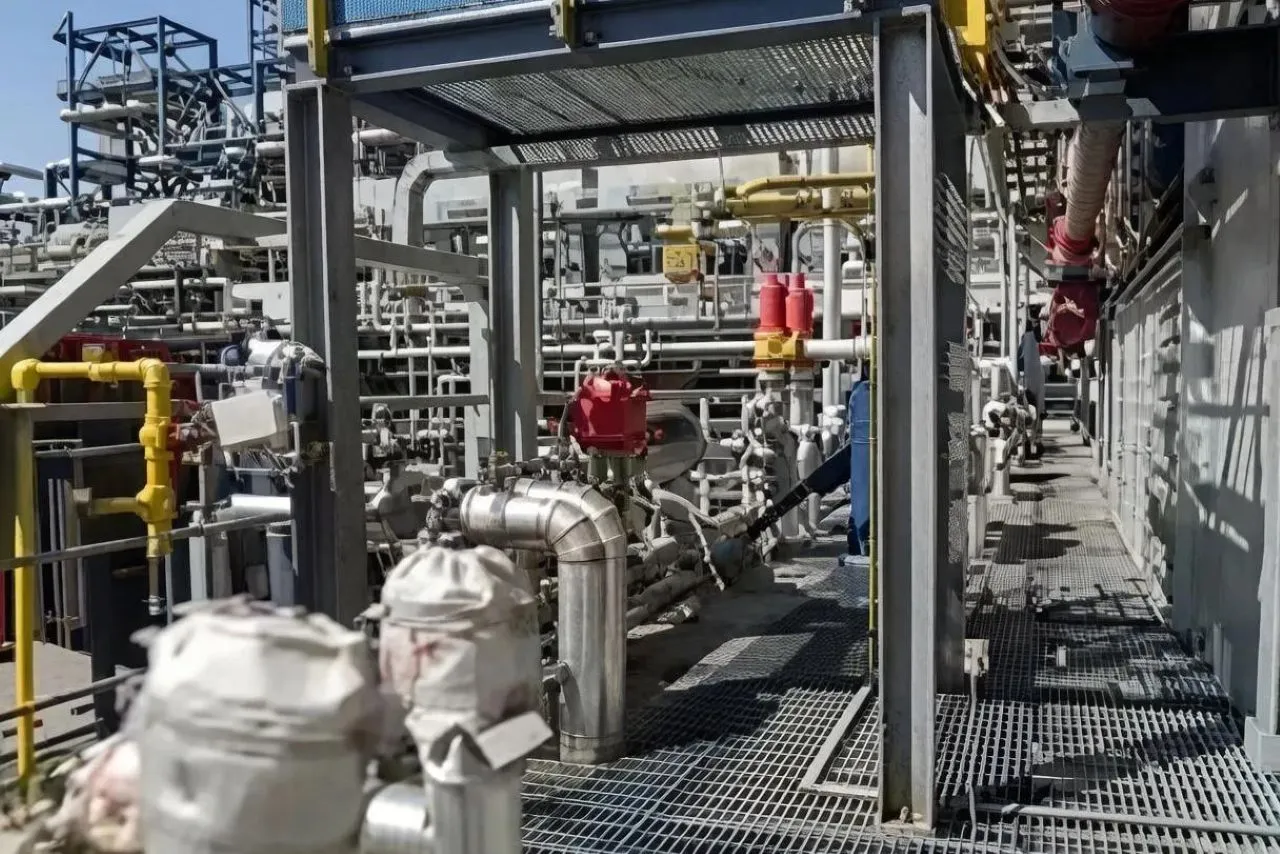 Украинские атаки на НПЗ привели к росту продаж российской сырой нефти за рубеж