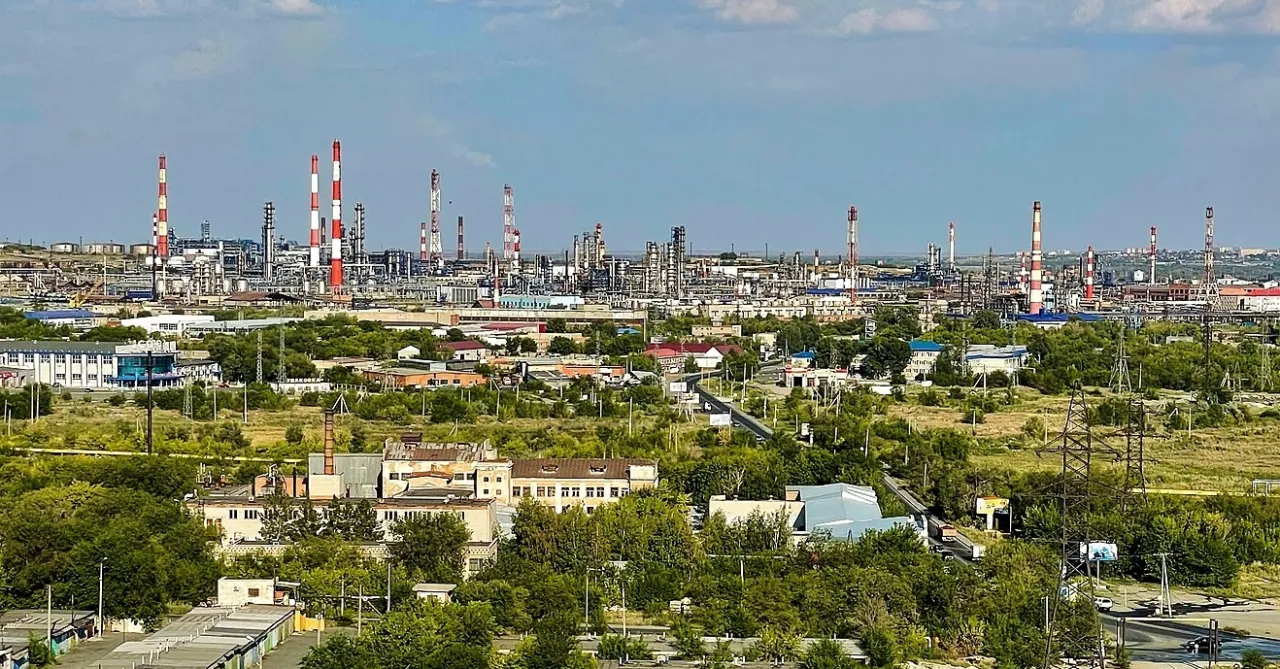 Атакованный ВСУ Орский НПЗ полностью остановлен - ремонт займёт до полугода