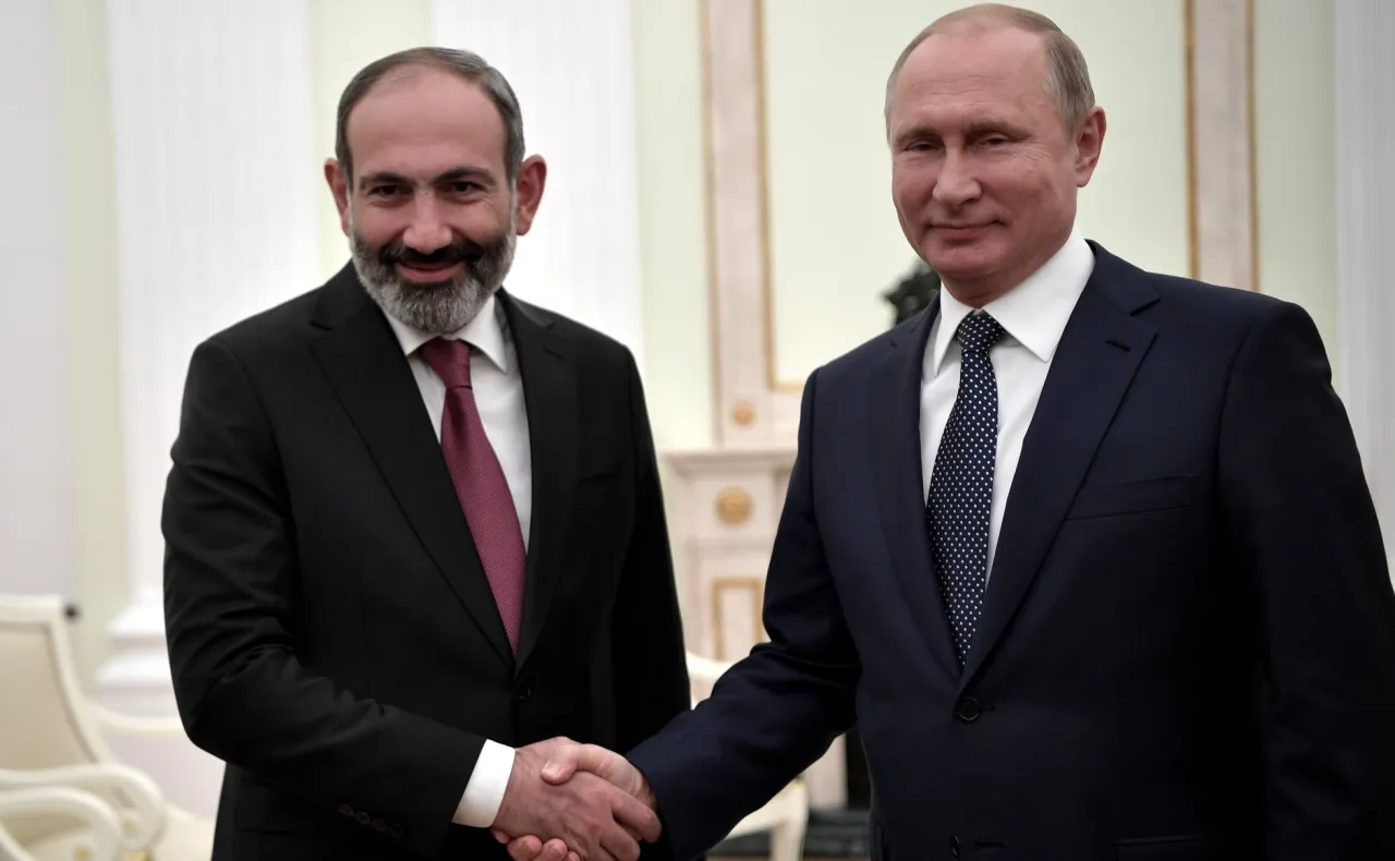 «Благополучия народу Армении»: Путин поздравил Пашиняна с Днём независимости