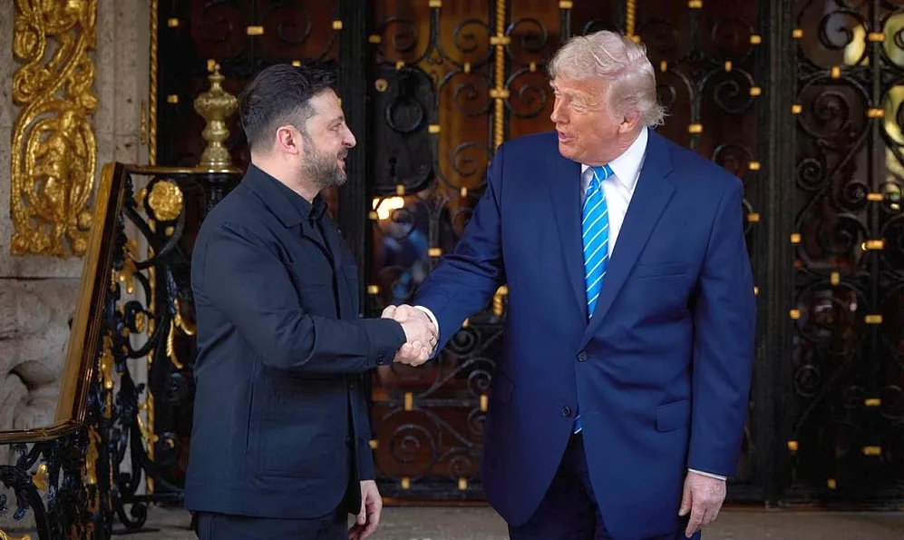 Необычный жест Трампа после рукопожатия с Зеленским попал на видео