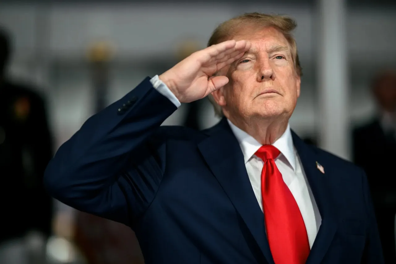 Прибывшего в США китайского лидера встретили Трамп и боевые самолёты