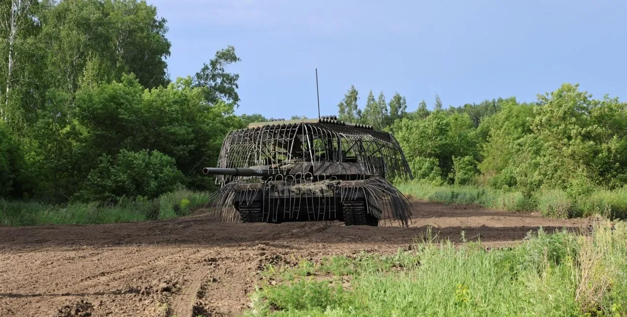 В Омске делают свою защиту от дронов для танков типа Т-80