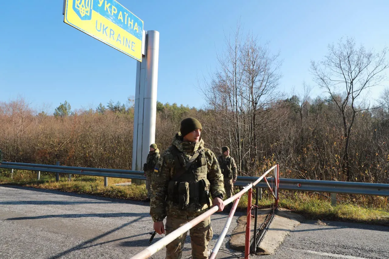 Украина ввела специальный режим на территориях возле границ с РФ и Белоруссией