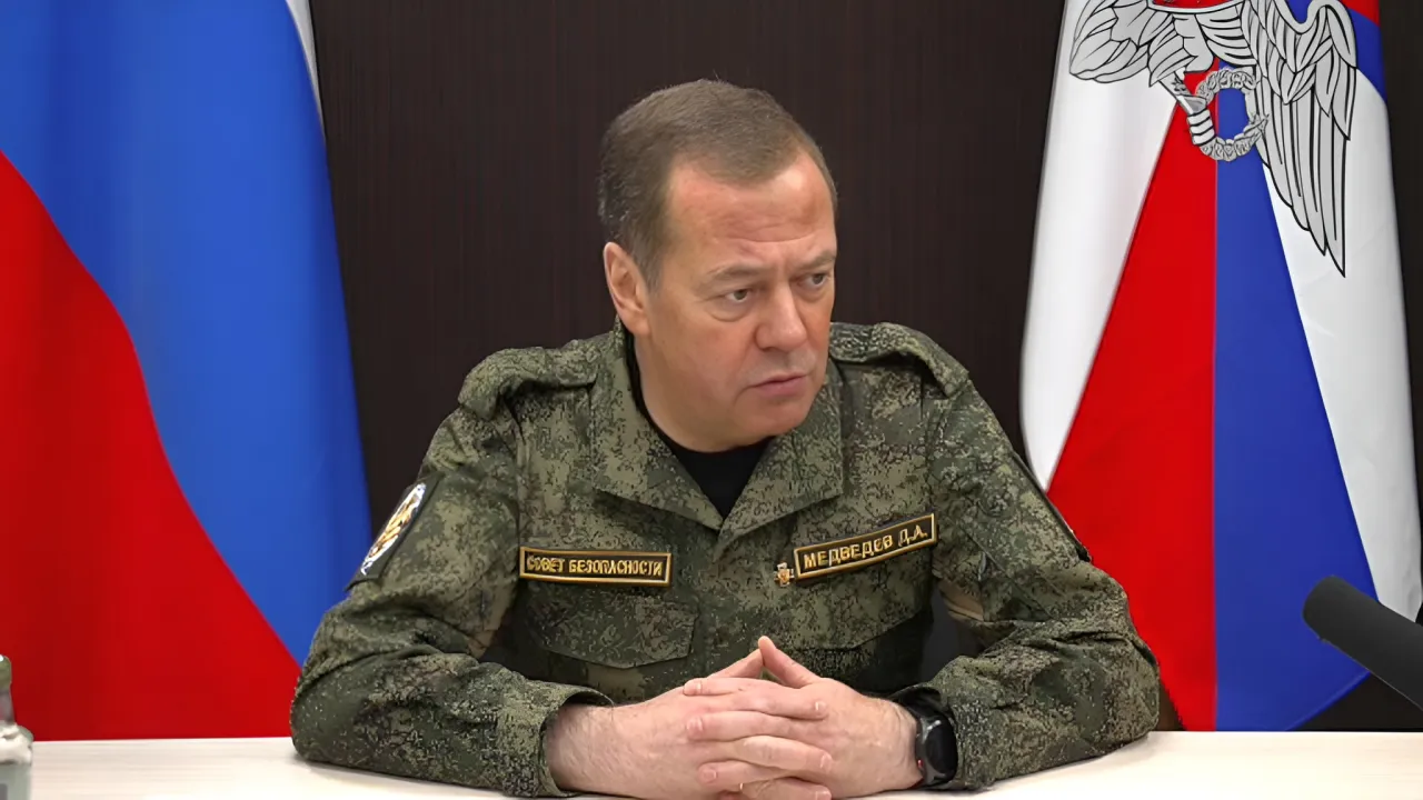 Medvedev : Les sponsors de Kiev aiment se rendre en Ukraine en train.