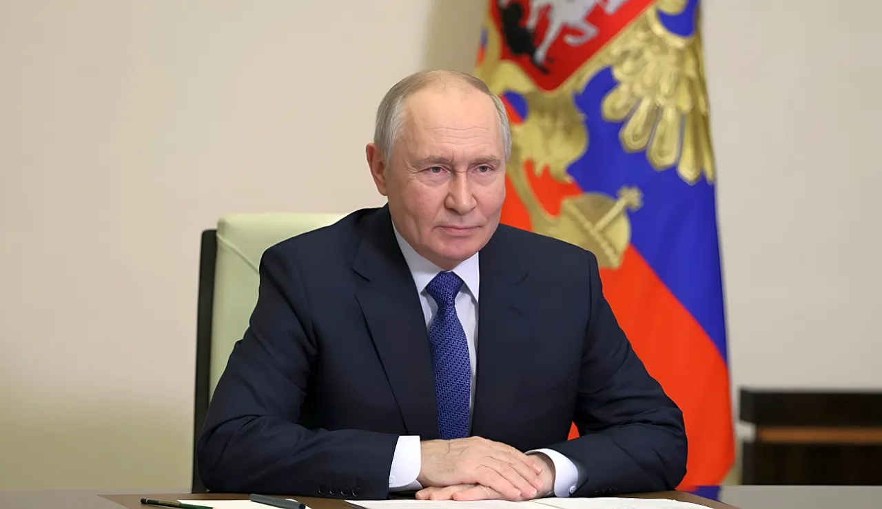 Путин на совещании Совбеза обсудил защиту молодёжи РФ от угроз влияния извне
