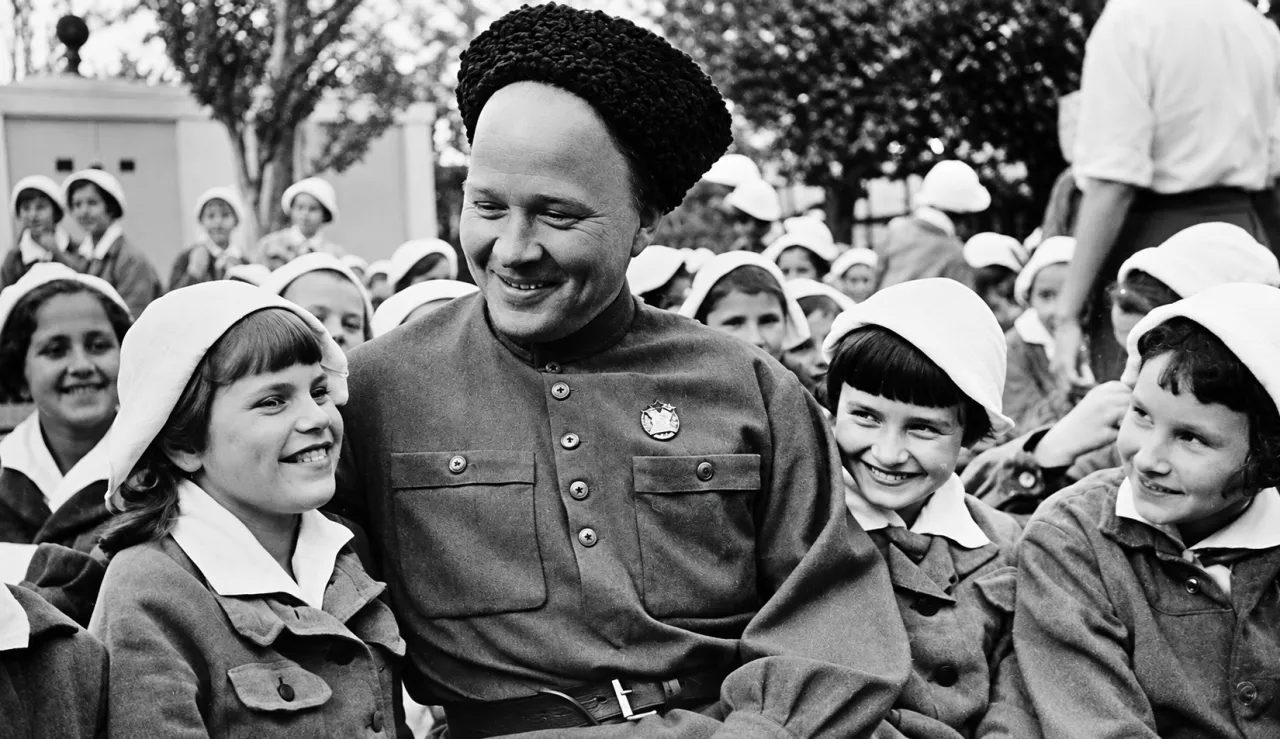 Последняя дорога военкора Гайдара: как писатель оказался в партизанском отряде
