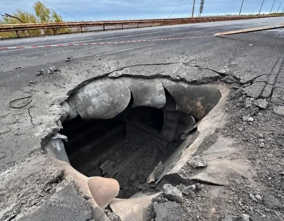 Южный мост в Днепропетровске закрыли минимум на месяц после попадания ФАБ